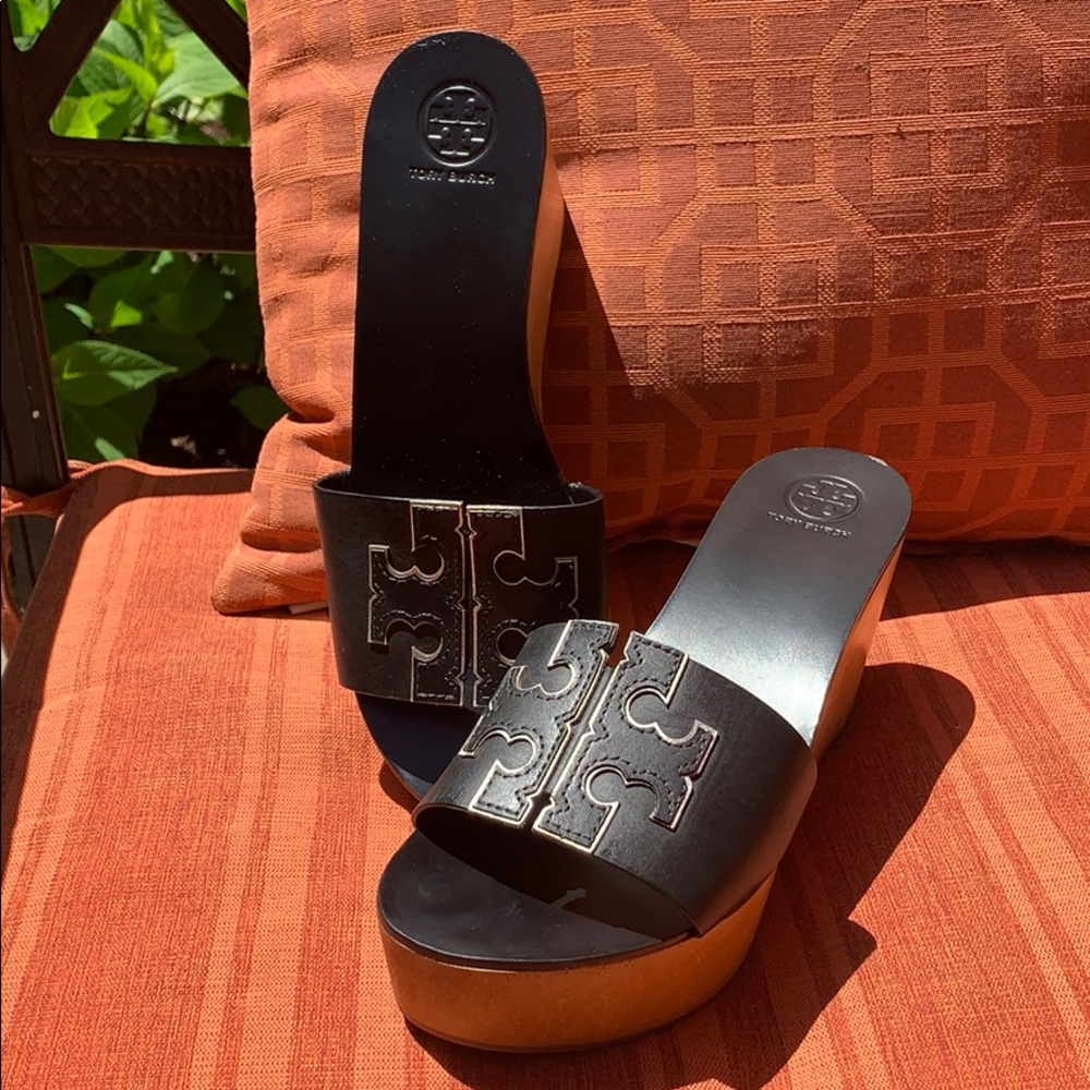 Tory Burch Ines Wedge Slide. Black/Silver